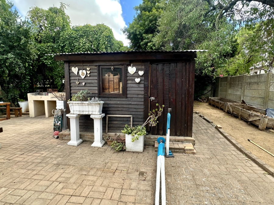 4 Bedroom Property for Sale in Bergzicht Western Cape